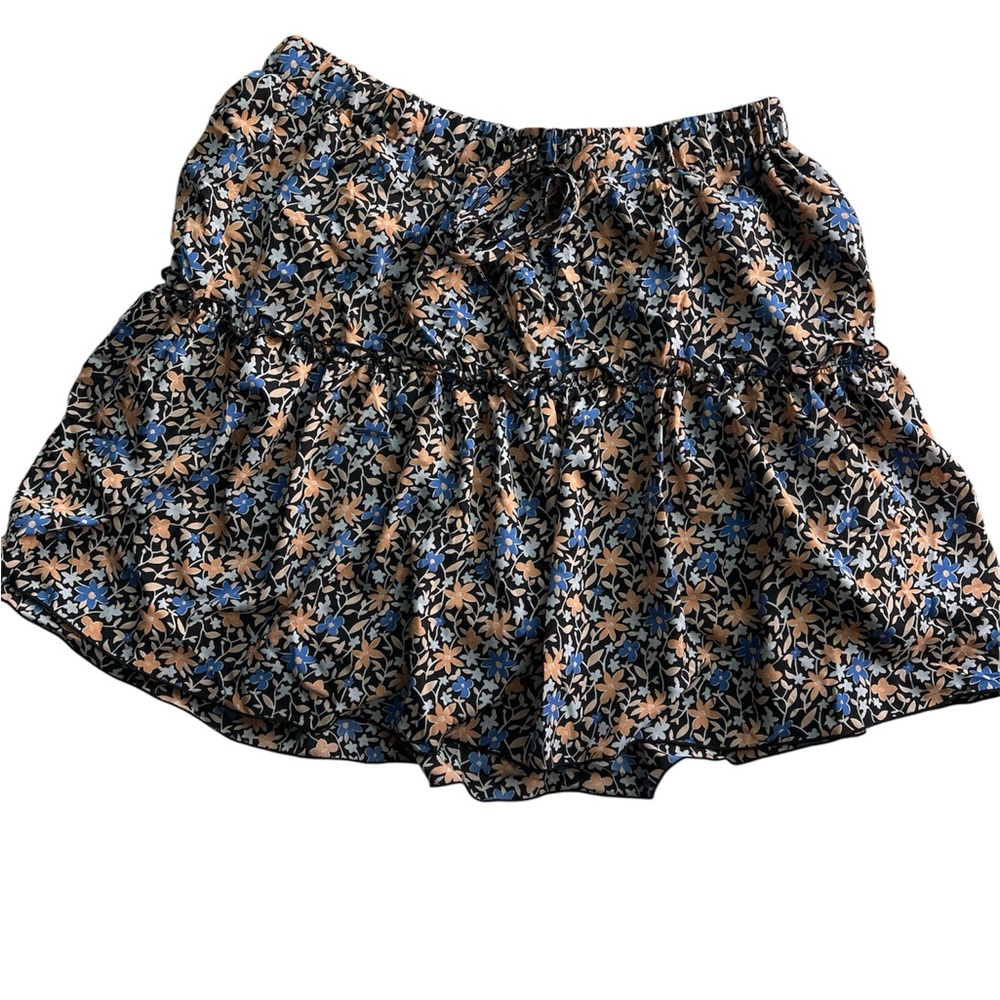 NWT Floral Print Women's Skirt with shorts, elastic drawstring waist, M
C